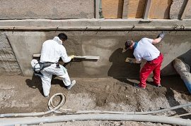 05.05.2022: Betonsanierung am Sockel auf der Westseite