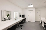07.12.2023: Blick in eine Künstlergarderobe