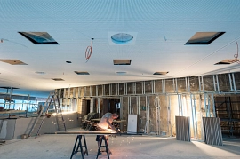 08.12.2022: Galeriegeschoss mit verkleideter Decke