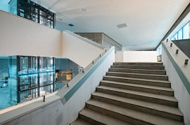 09.03.2023: Blick vom nördlichen Treppenaufgang zum Galeriegeschoss