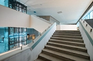 09.03.2023: Blick vom nördlichen Treppenaufgang zum Galeriegeschoss