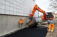 09.12.2021: Asphalt wird verlegt