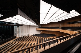 12.10.2023: Blick vom Rang in den Saal