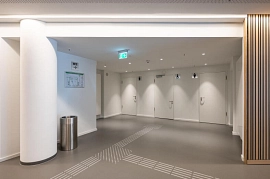 12.10.2023: Durchgang zu den Toiletten