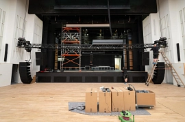 13.07.2023: Installation von Bühnentechnik