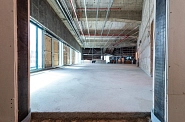 14.04.2022: Blick ins Galeriegeschoss mit neuem Estrich