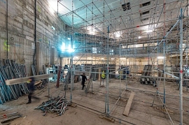 17.02.2022: Gerüst im Saal wird abgebaut
