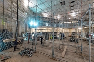17.02.2022: Gerüst im Saal wird abgebaut