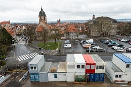 17.03.2022: Blick vom Dach auf den Albaniplatz