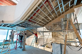 19.01.2023: Installation der Tragkonstruktion für die Wandverkleidung