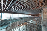 20.10.2022: Blick zu Galerie und Parkettfoyer, wo das Gerüst wieder aufgebaut wird
