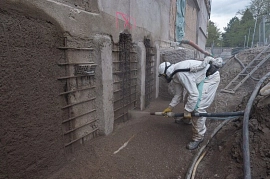21.04.2022: Betonsanierung am Sockel auf der Westseite