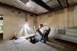 23.06.2022: Arbeiten am Lüftungssystem im Erdgeschoßfoyer