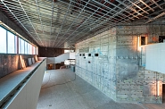 23.06.2022: Blick von der Galerie zur Saalrückseite.