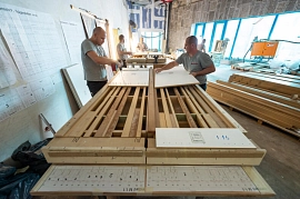 24.11.2022: Bau der Holzpaneele