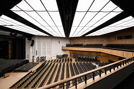 27.07.2023: Saal mit bestuhltem Parkett