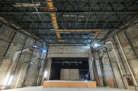 28.05.2020: Blick im Saal zur Bühne