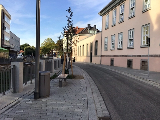 Blick in die Straße Am Leine Kanal